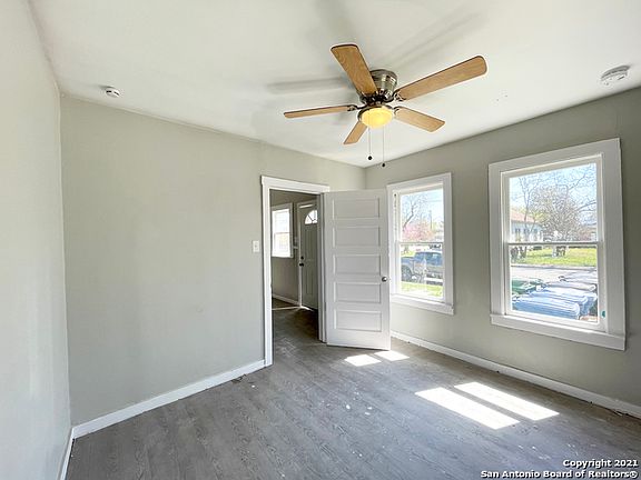 4th image of 601 Gladstone Ave #103