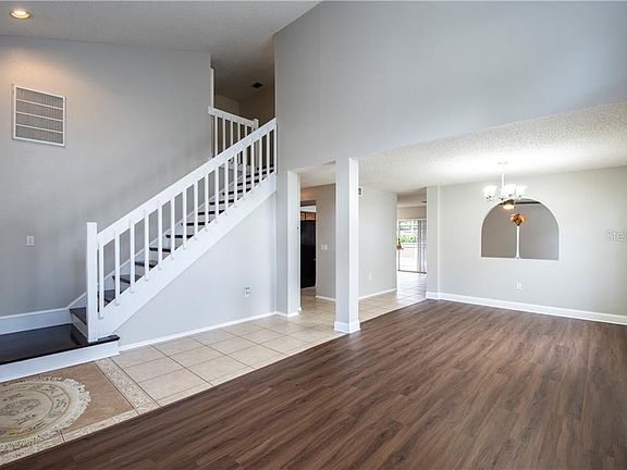 5th image of 2670 Oleander Ct