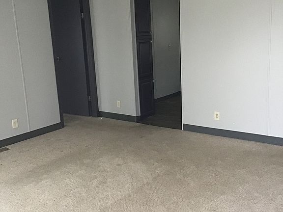 3rd image of 910 Wickwood Way #24
