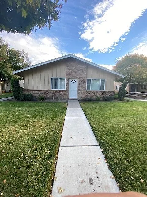 2140 Chrysler Dr — Photo 3