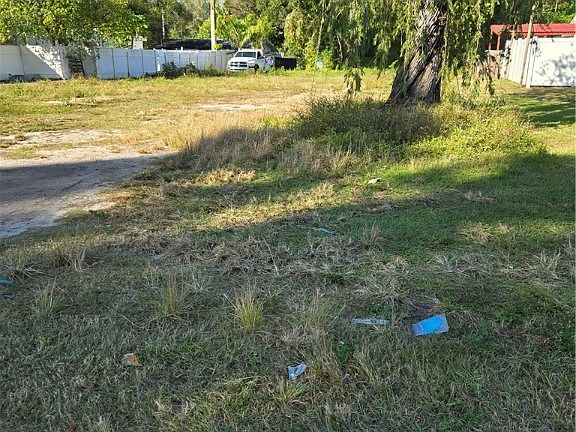 3rd image of 1311 Laurel Dr