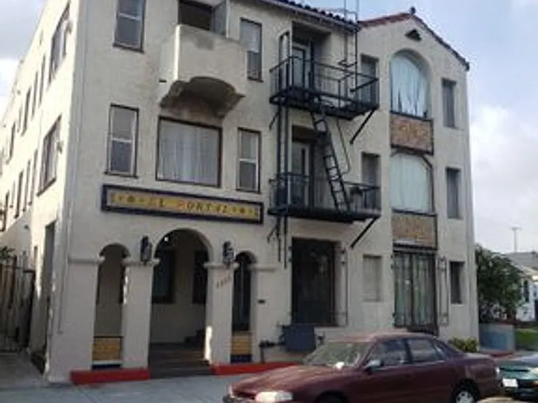 1147 Broad Ave — Photo 1