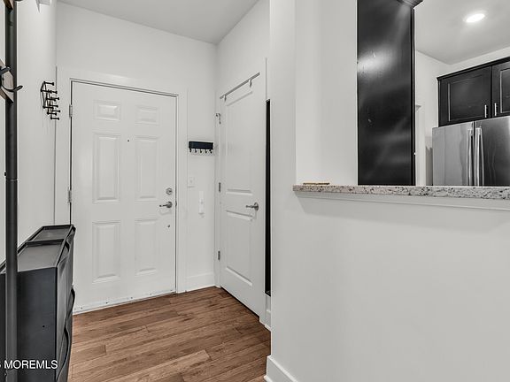 4th image of 637 Marion Lane #637