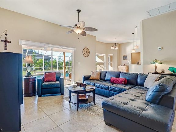 5th image of 902 NW 36th Pl