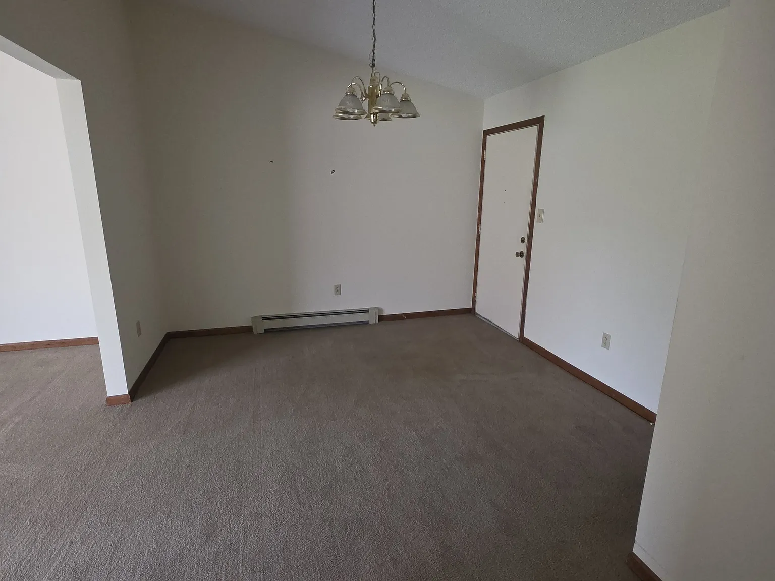2 bed, 1000 sqft, $1,240 — Photo 4
