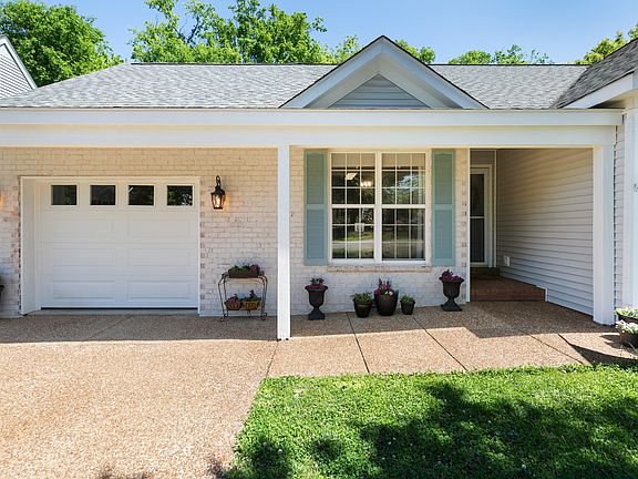 2nd image of 1129 McDonough Cir