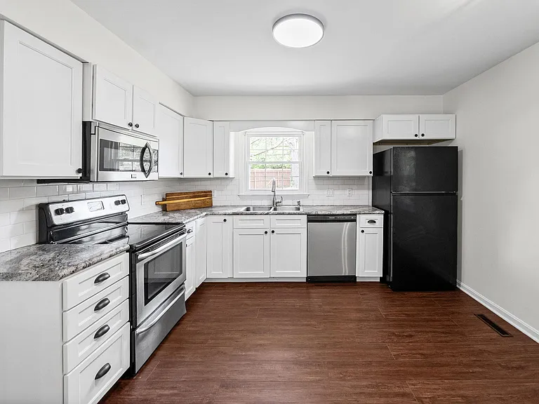 132 Windsor Dr — Photo 10