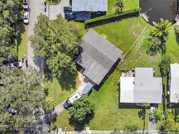 3rd image of 2407 Flamingo Ln