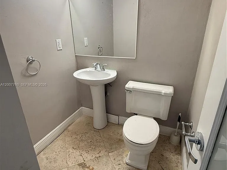 5313 Collins Ave #1110 — Photo 5