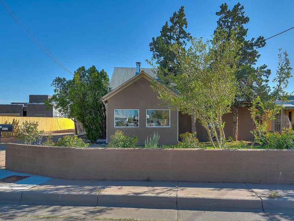 1st image of 623 Los Arboles Ave NW
