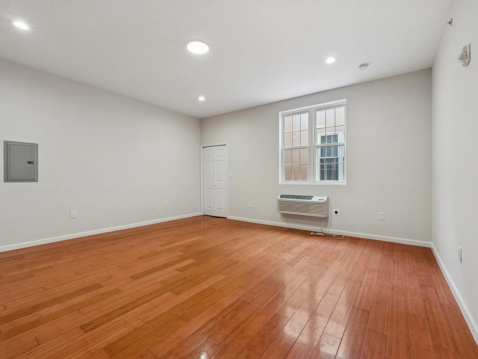 1204 Chestnut St — Photo 4