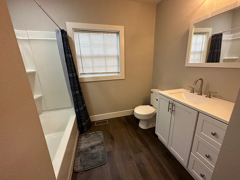 3 bed, 1.0 bath, 1000 sqft, $1,850 — Photo 24