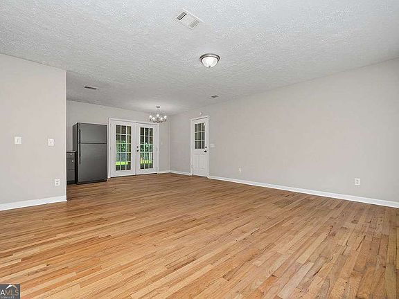 4th image of 3740 Lavilla Dr
