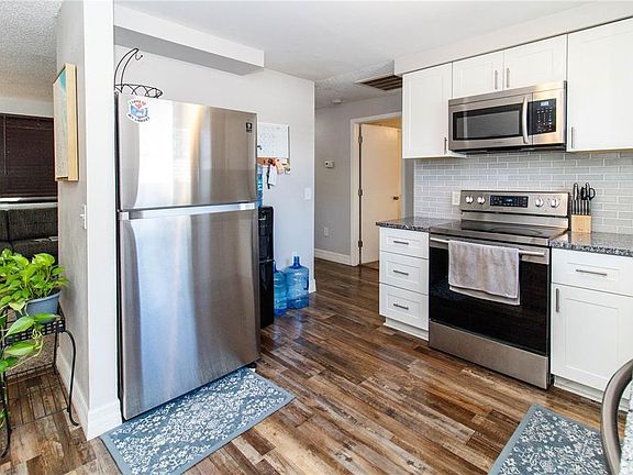 5th image of 5121 Larch Ln