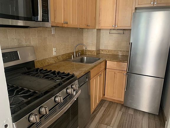 3rd image of 16 W 87th St #2F