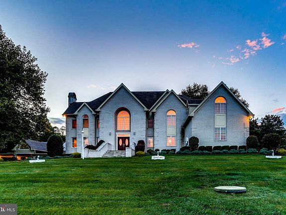 3rd image of 5907 Clifton Oaks Dr