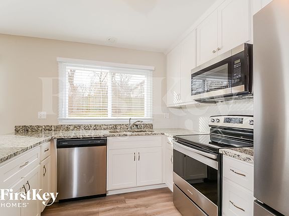 4th image of 427 Holly Terrace Ct