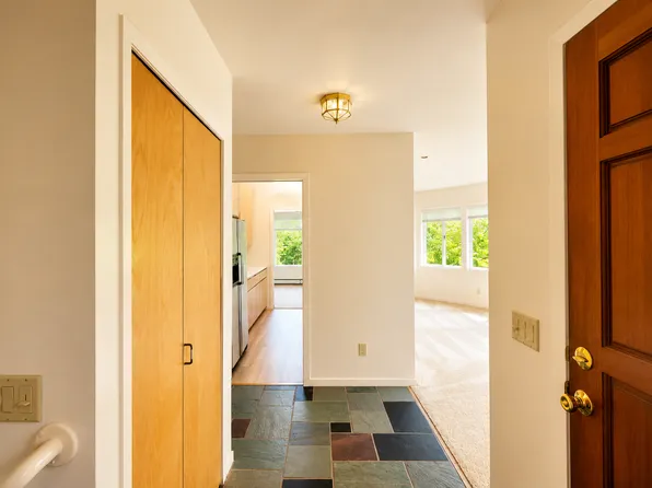 10336 NE Knight Rd #Z, Bainbridge Island, WA 98110