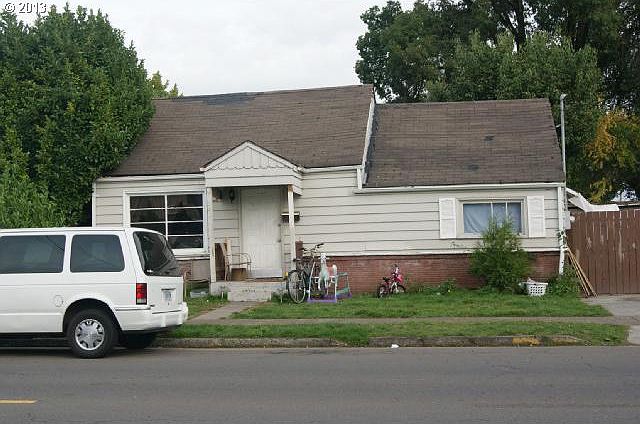 1st image of 344 SW Dennis Ave