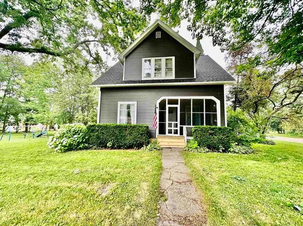 301 W Soper St, Winnebago, IL 61088