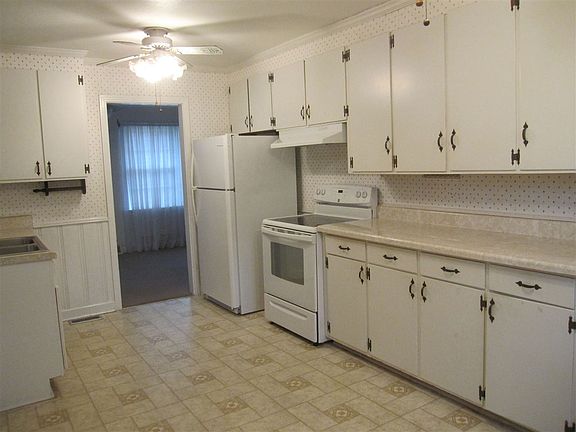 3rd image of 209 Pinehurst Dr