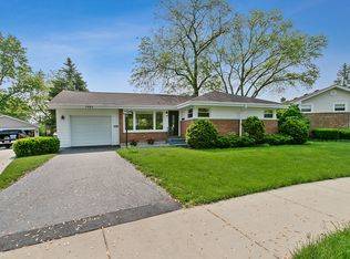 1405 W Saint James Pl, Arlington Heights, IL 60005