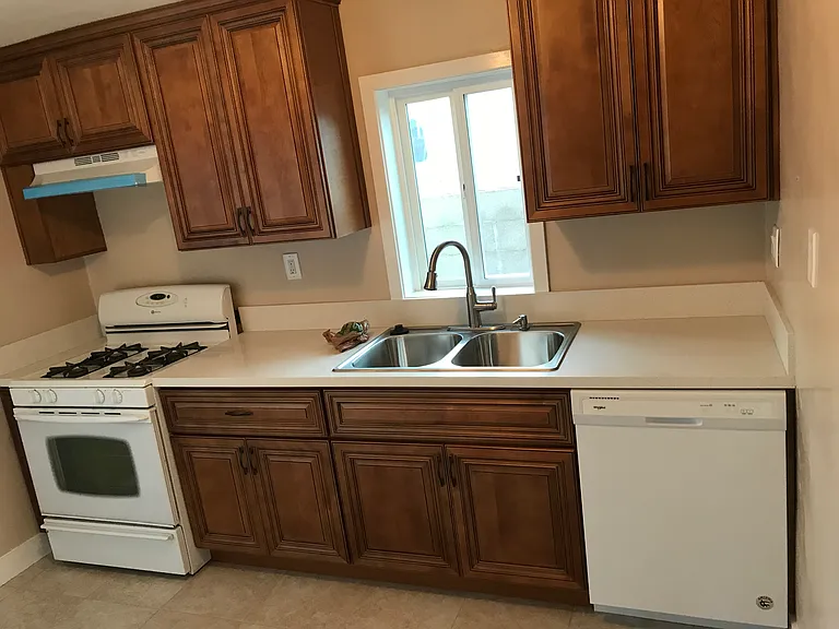 324 1/2 W E Street Kitchen