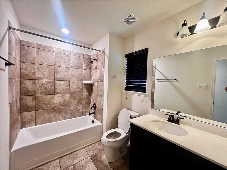 6718 Madison Heights Ct — Photo 10