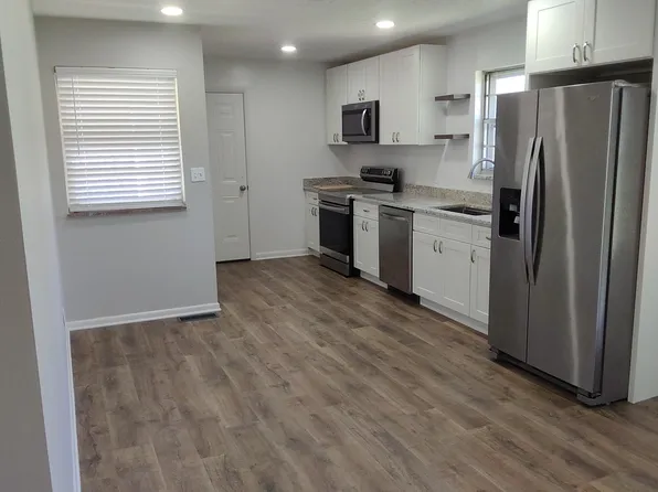 204 Barberry Dr, Knoxville, TN 37912