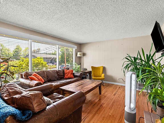 4th image of 4080 Oak St