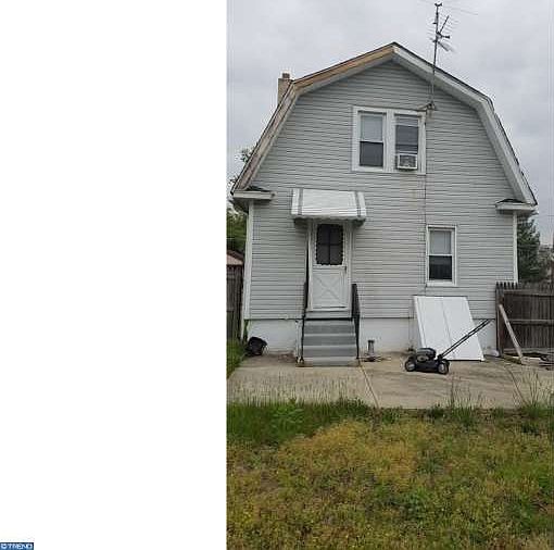 2nd image of 215 Chestnut St