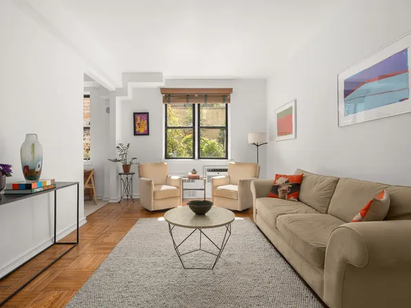 350 Bleecker Street LA image 1 of 9