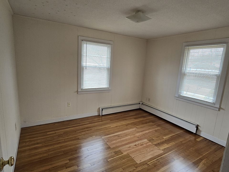 1st image of 11 Kellett Dr APT 6