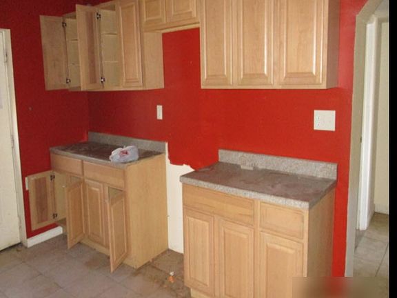 4th image of 28 Bellaire Ave