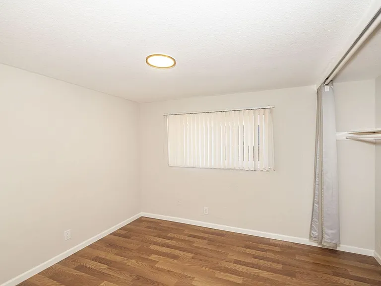 555 Stanford Ave — Photo 8