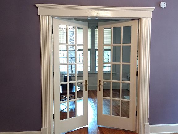 Decorator colors! Smoke detectors in all bedrooms, hall, kitchen and laundry!