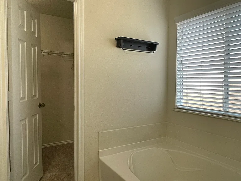 3738 Gallery Wls — Photo 15