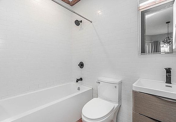 4th image of 372 Palmetto St #3