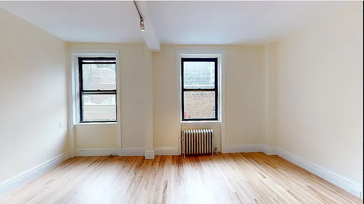 Rented by Manhattan Realty Group | media 9