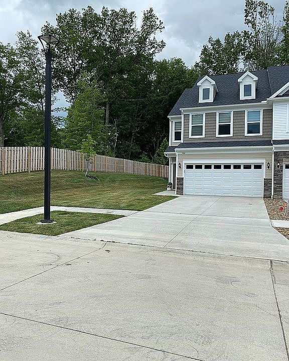 1st image of 900 Woodside Dr