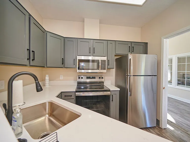 Grand Bay Apartments and Townhomes — Photo 27