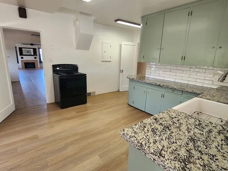 659 Valley Rd — Photo 10