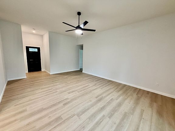 3rd image of 606 E Walnut Street