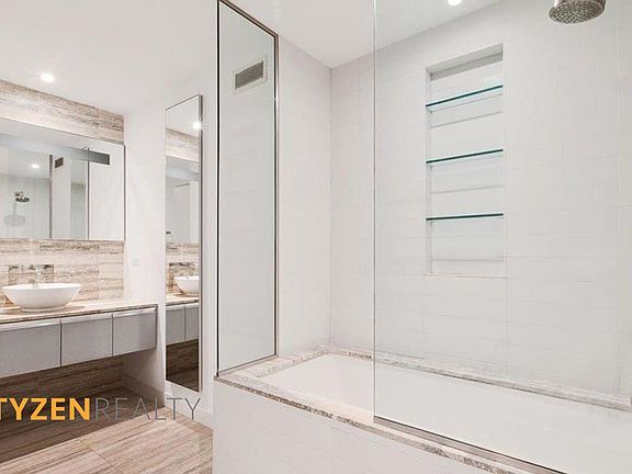4th image of 322 W 57th St #38V1