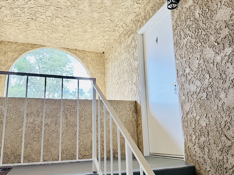 12521 Saticoy St #4 — Photo 21