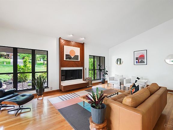 3rd image of 7146 Royalgreen Dr