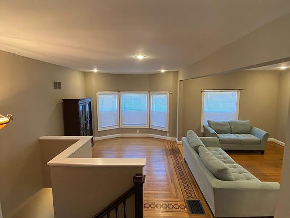 4th image of 438 Bird Ave #2
