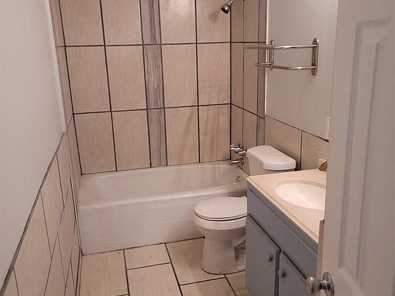 4th image of 1896 Broyhill Ln