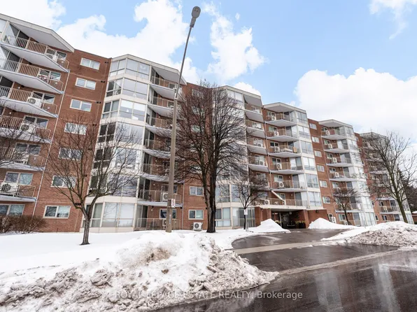 26 Hall Rd #204, Halton Hills, ON L7G 5G5