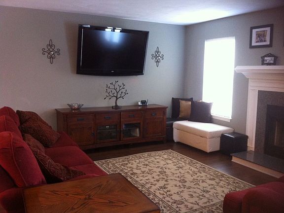 4th image of 301 Belle Ridge Ct